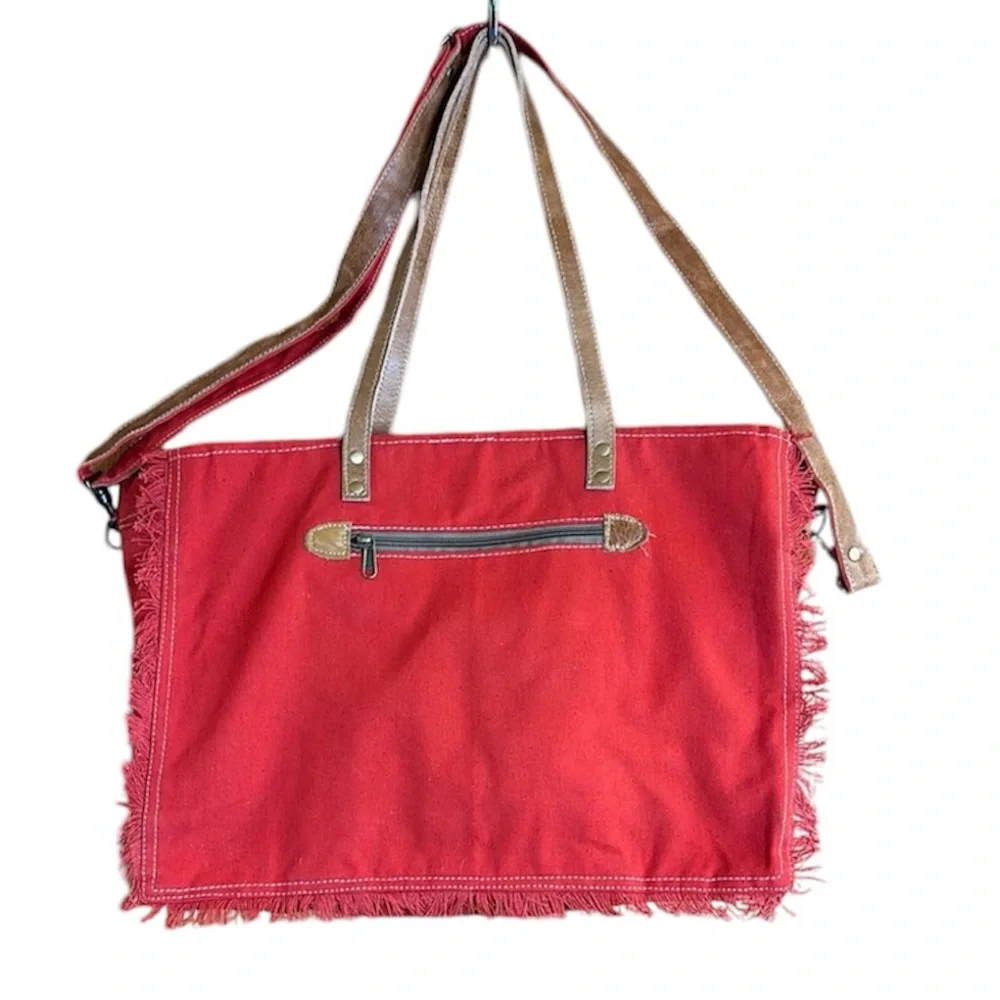 A La Fontaine Des Parfums Red & Black Fringe Tote. Shoulder & Crossbody Straps
